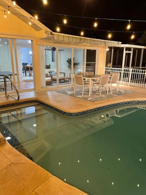 House W/ Heated Pool In 5 Min To Holiday home