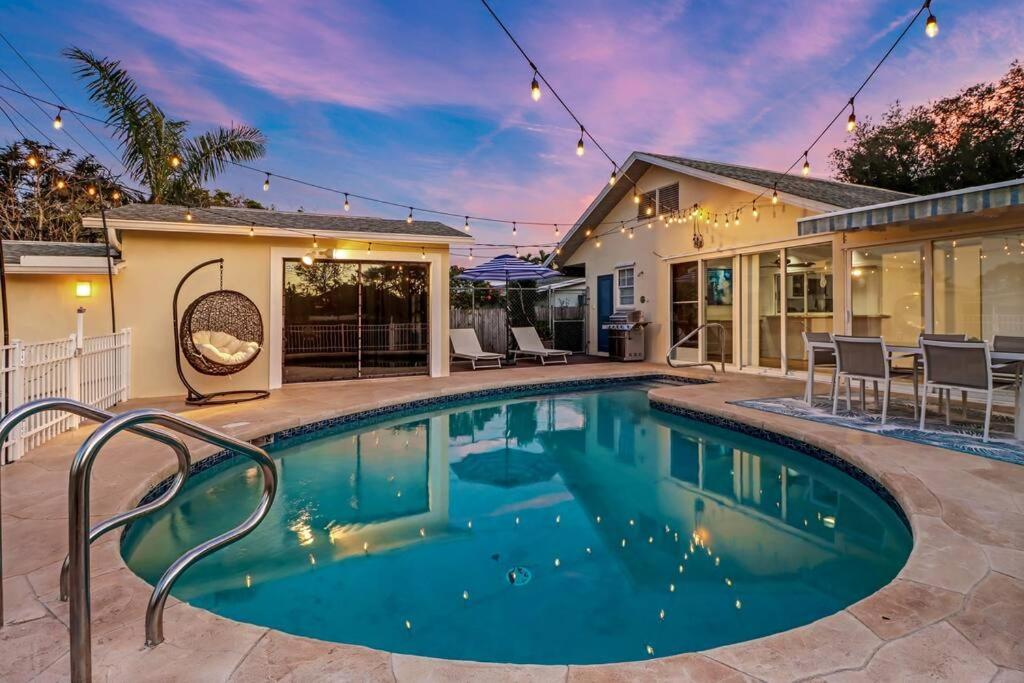 House W/ Heated Pool In 5 Min To *
