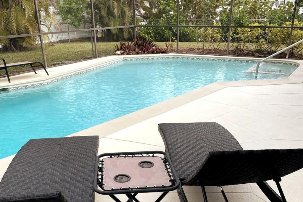 The Flip Flop - Updated Vacation Home! Naples