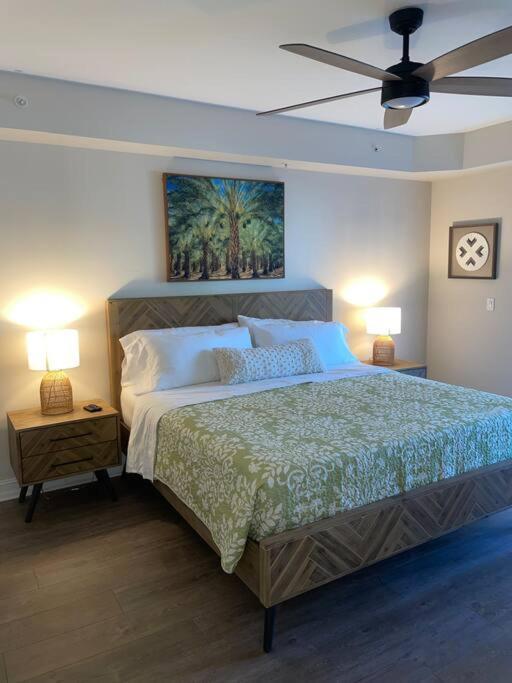 Apartment Updated Condo! Facing Heated Pool & Sunset! Naples