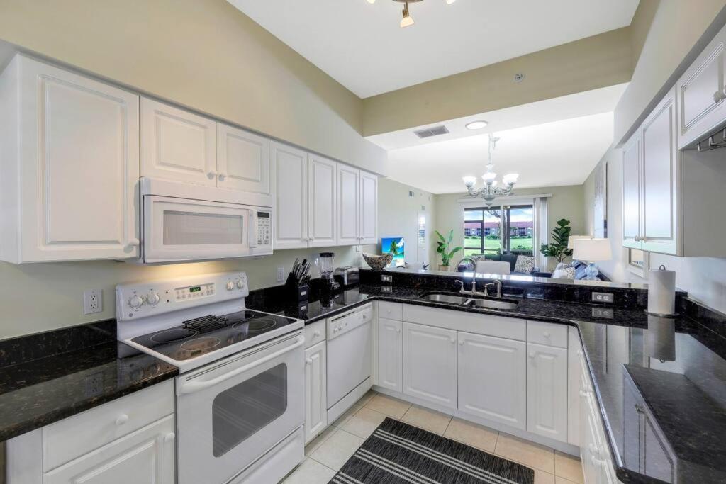 Apartment Beautiful 2 Bedroom W/ Golf Membership Included *