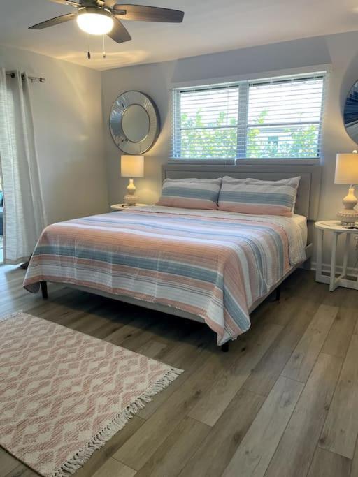 The Flip Flop - Updated Vacation Home! Naples