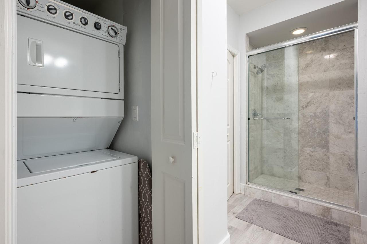 Apartment Modern 1br Condo-5 Min Bike Ride To The Beach *