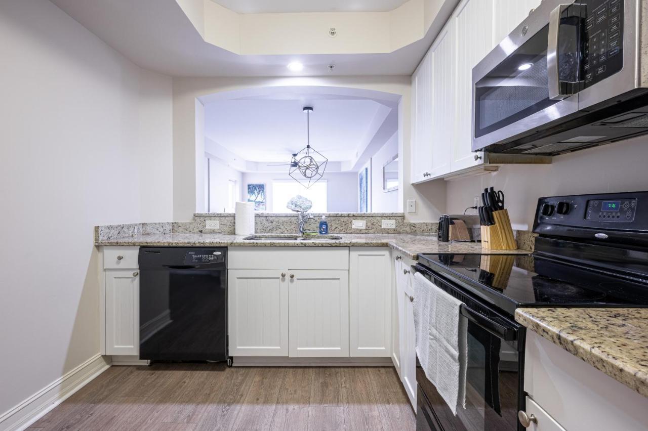 Updated Condo! Facing Heated Pool & Sunset! Naples