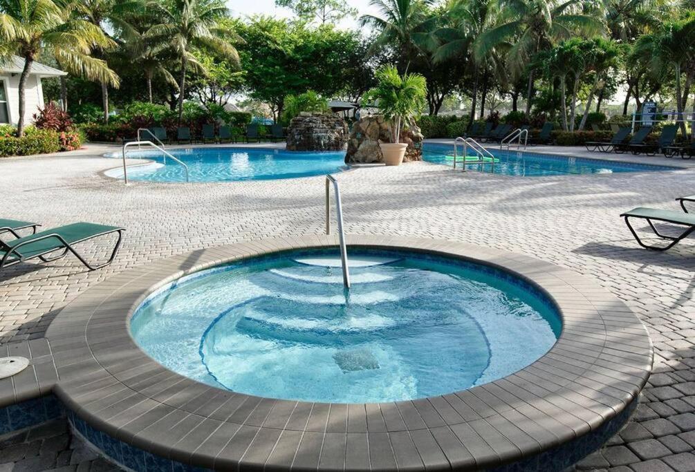 Greenlinks Golf View Flamingo At Lely Naples