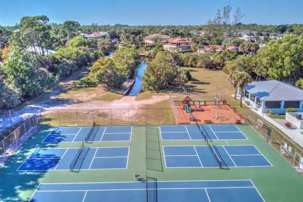 Hidden Gem - Family Friendly Pool -welcome Holiday home *
