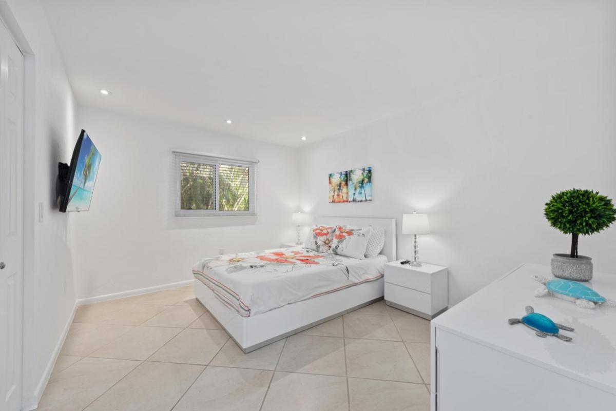 Close To Vanderbilt Home! Holiday home Naples