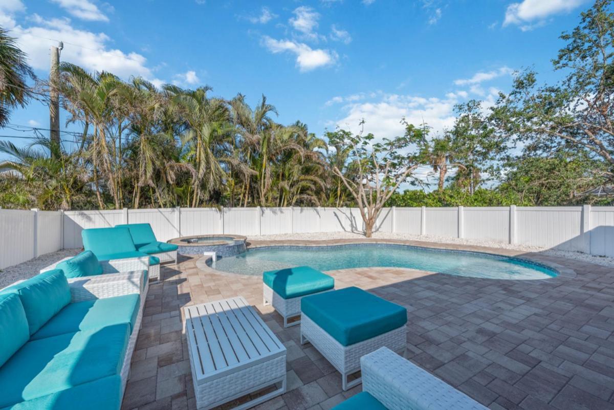 Close To Vanderbilt Home! * Naples