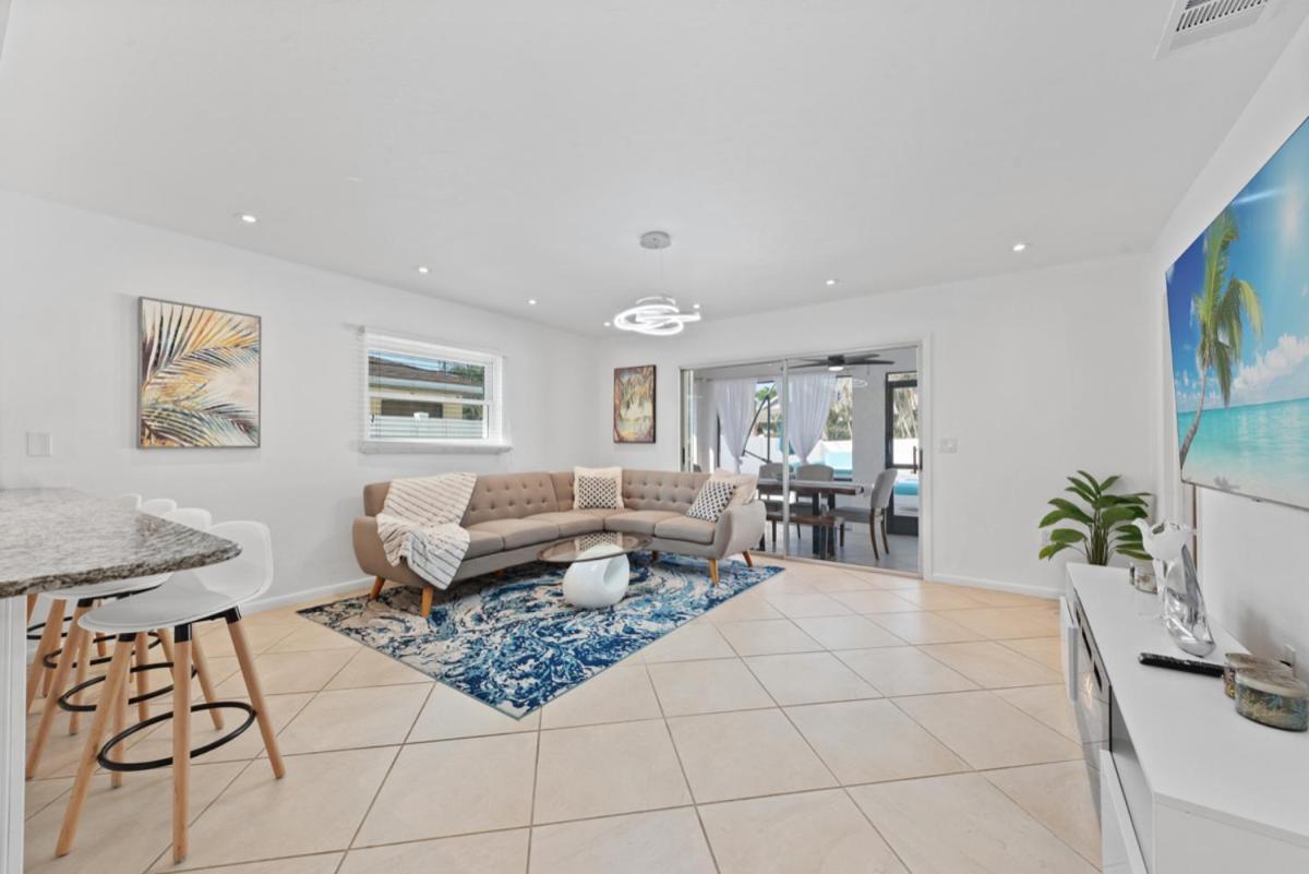 Close To Vanderbilt Home! Holiday home *