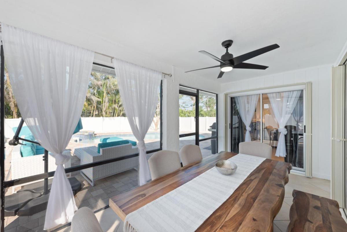 Close To Vanderbilt Home! Holiday home Naples