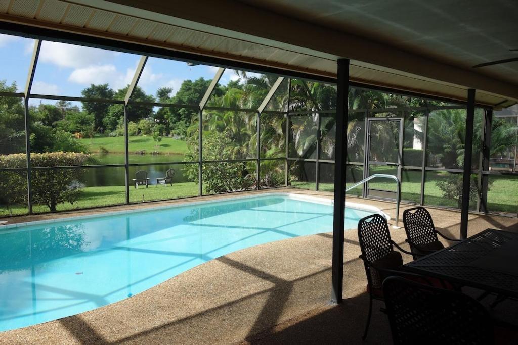 Great Family With A New Sparkling Pool,lovely View, Close To Holiday home Naples