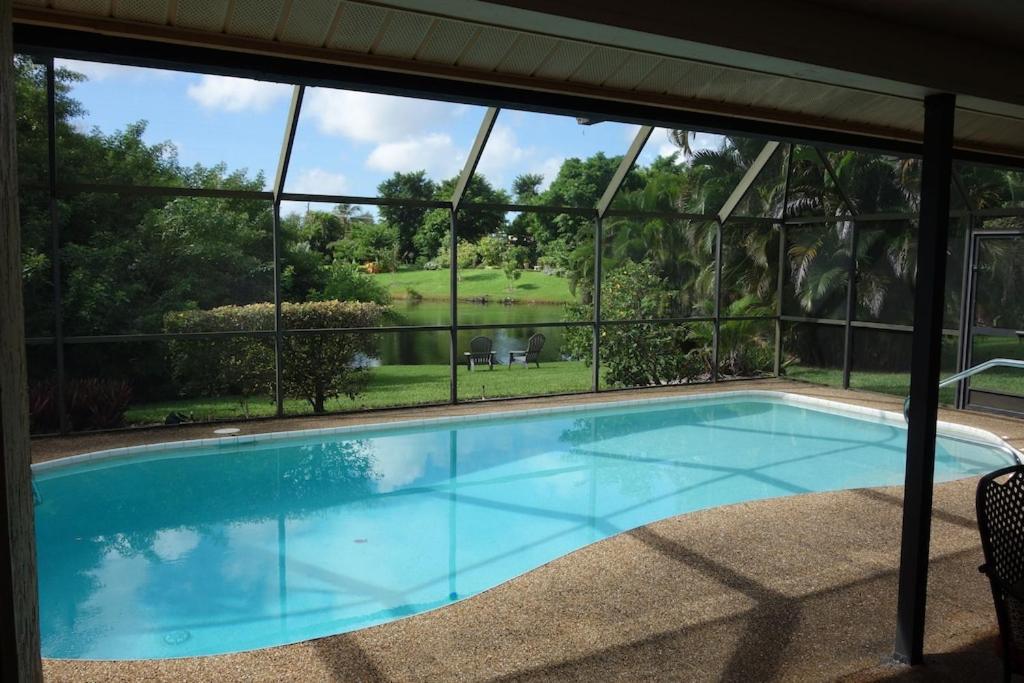 Great Family With A New Sparkling Pool,lovely View, Close To Holiday home Naples