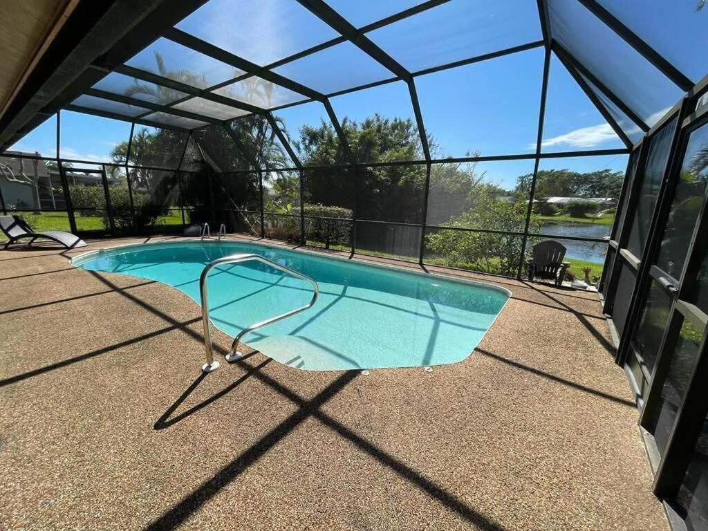 Great Family With A New Sparkling Pool,lovely View, Close To