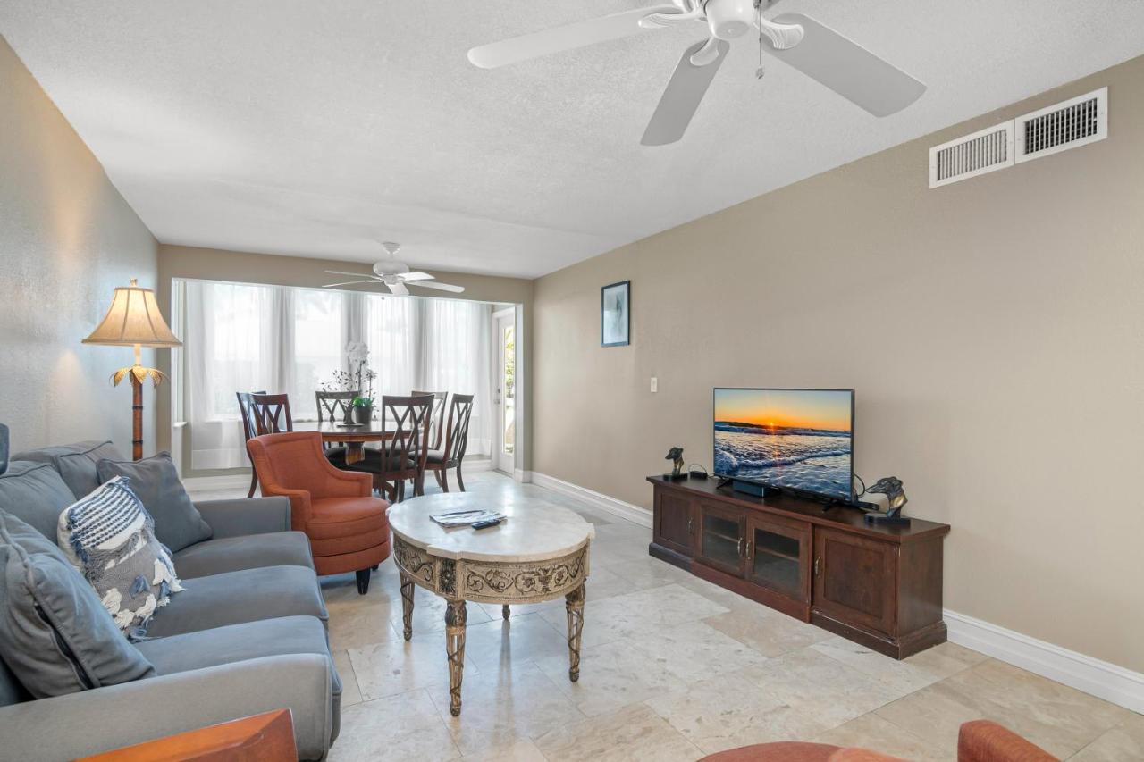 Tropical Oasis 809 Apartment Naples