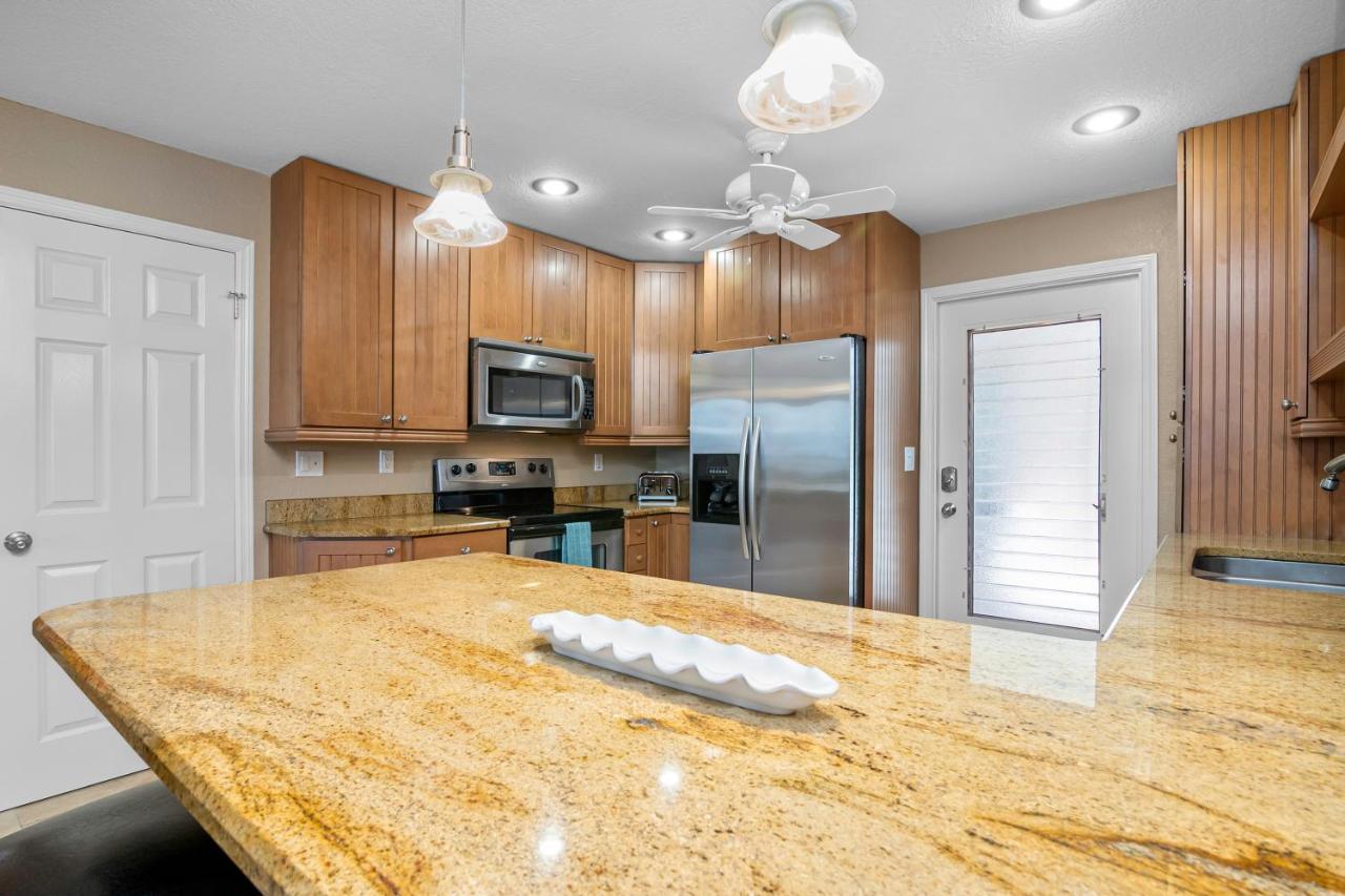 Tropical Oasis 809 Naples