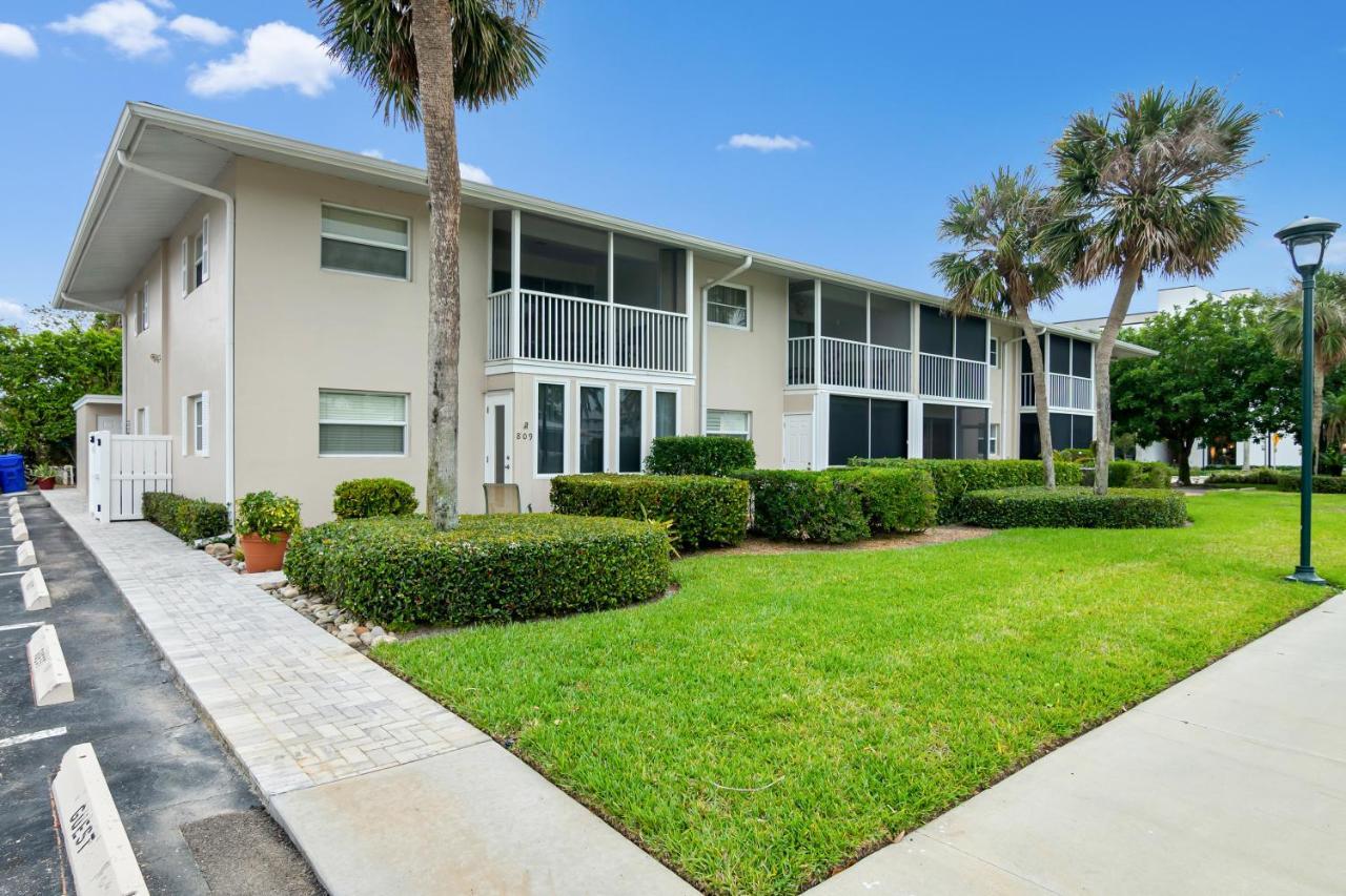 Tropical Oasis 809 Naples