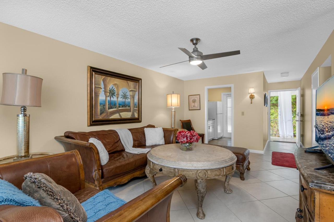 Aqua Breeze 811 Apartment Naples
