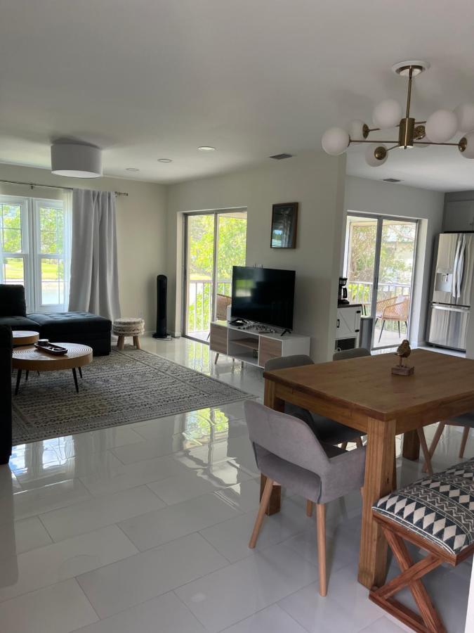 Great Location With View * Naples