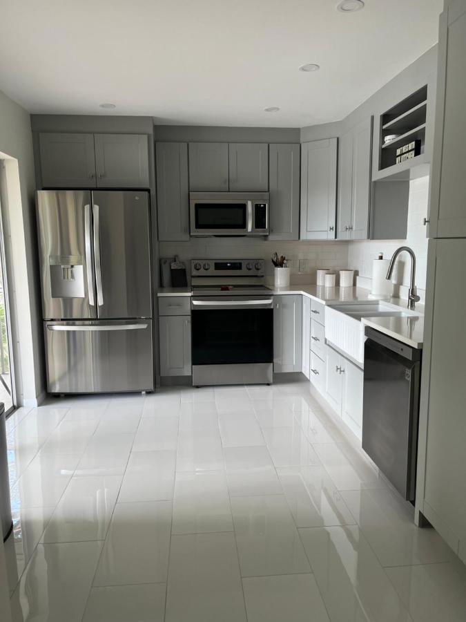 Great Location With View * Naples