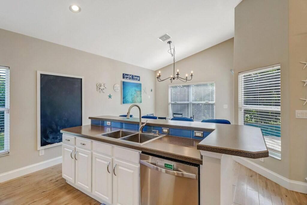 Pool Near Beaches And Downtown 5th Ave. Holiday home *