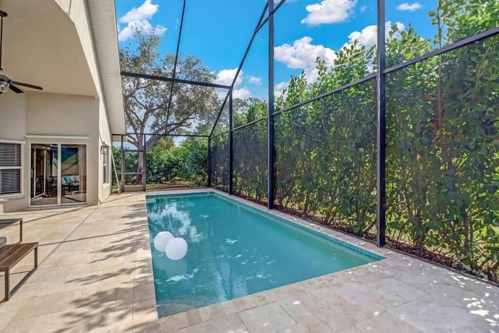 Pool Near Beaches And Downtown 5th Ave.