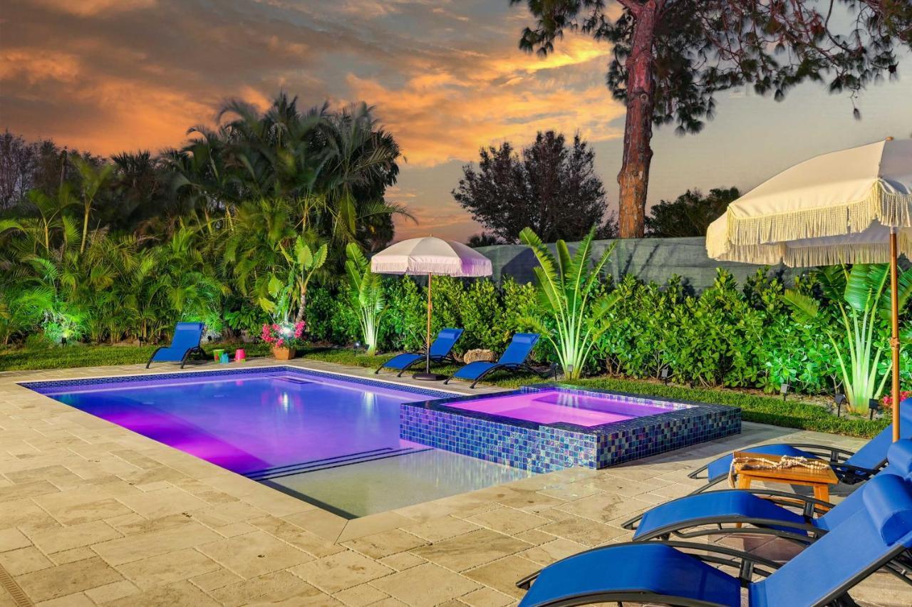 Modern Oasis With Saltwater Pool And Spa! Naples