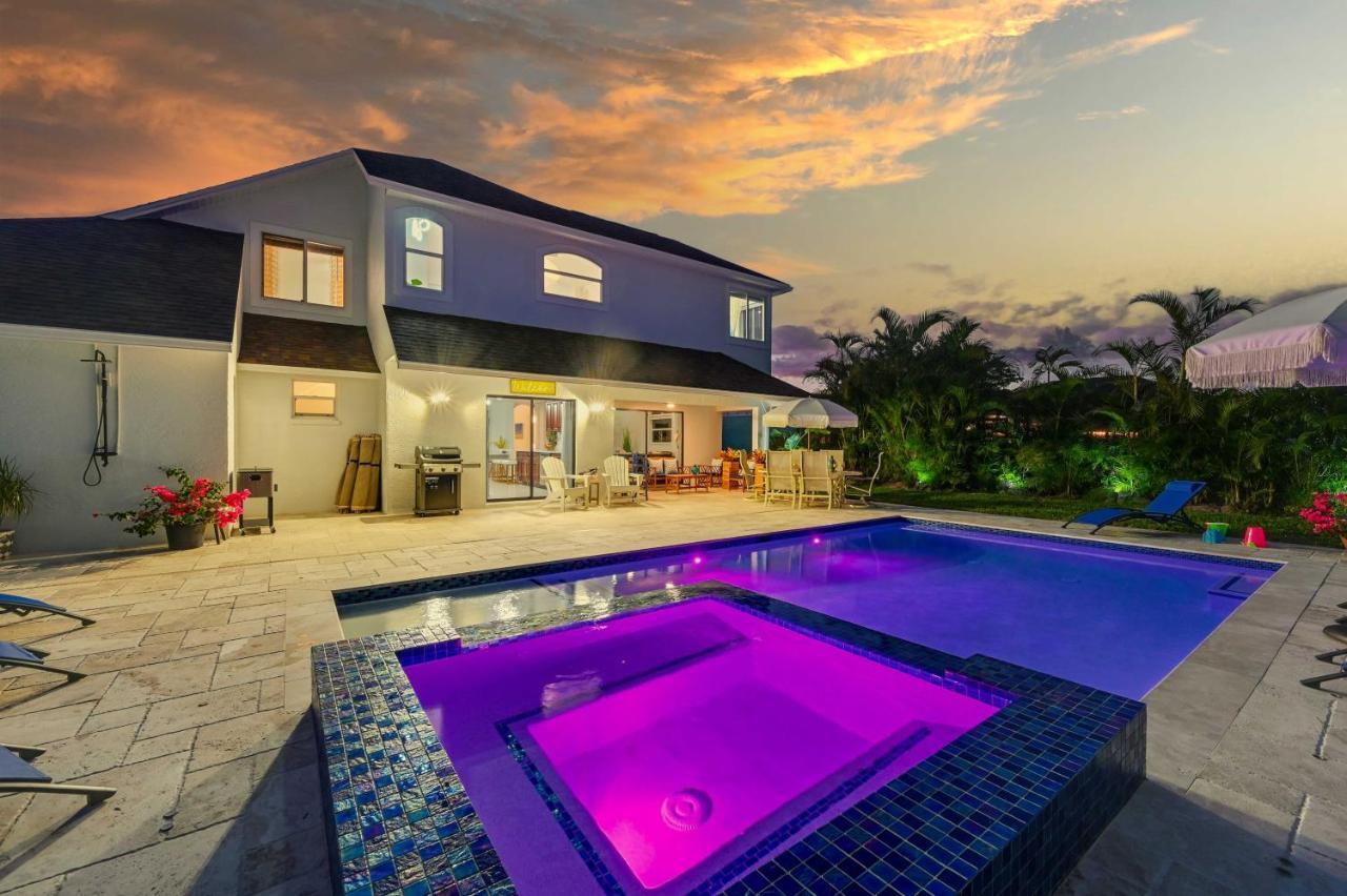 Holiday home Modern Oasis With Saltwater Pool And Spa! *