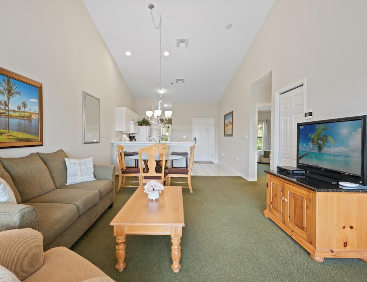 Lely Greenlinks Floor - On Golf Course, Minutes From Beaches, Downtown! Apartment Naples