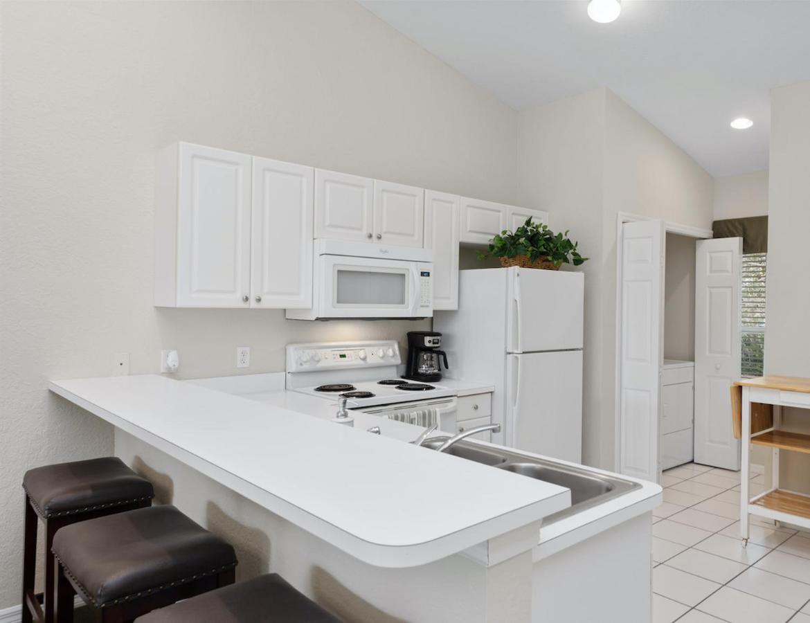 Lely Greenlinks Floor - On Golf Course, Minutes From Beaches, Downtown! *