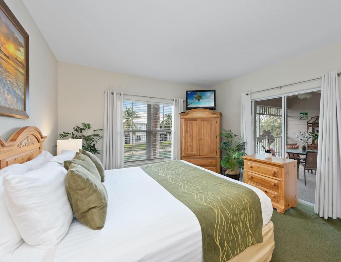 Lely Greenlinks Floor - On Golf Course, Minutes From Beaches, Downtown! Apartment Naples