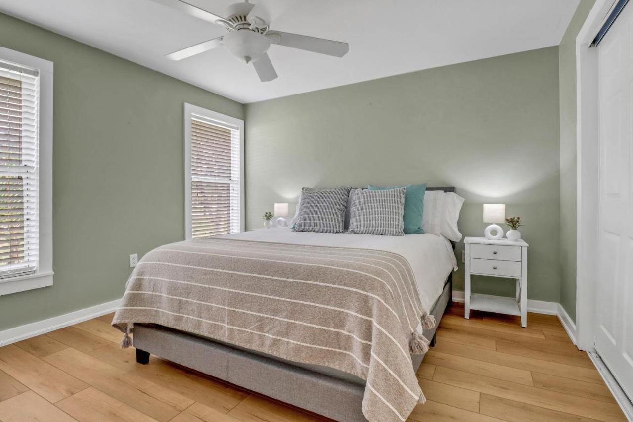 Pool Near Downtown, 5th Ave, Beaches & Pier Holiday home *