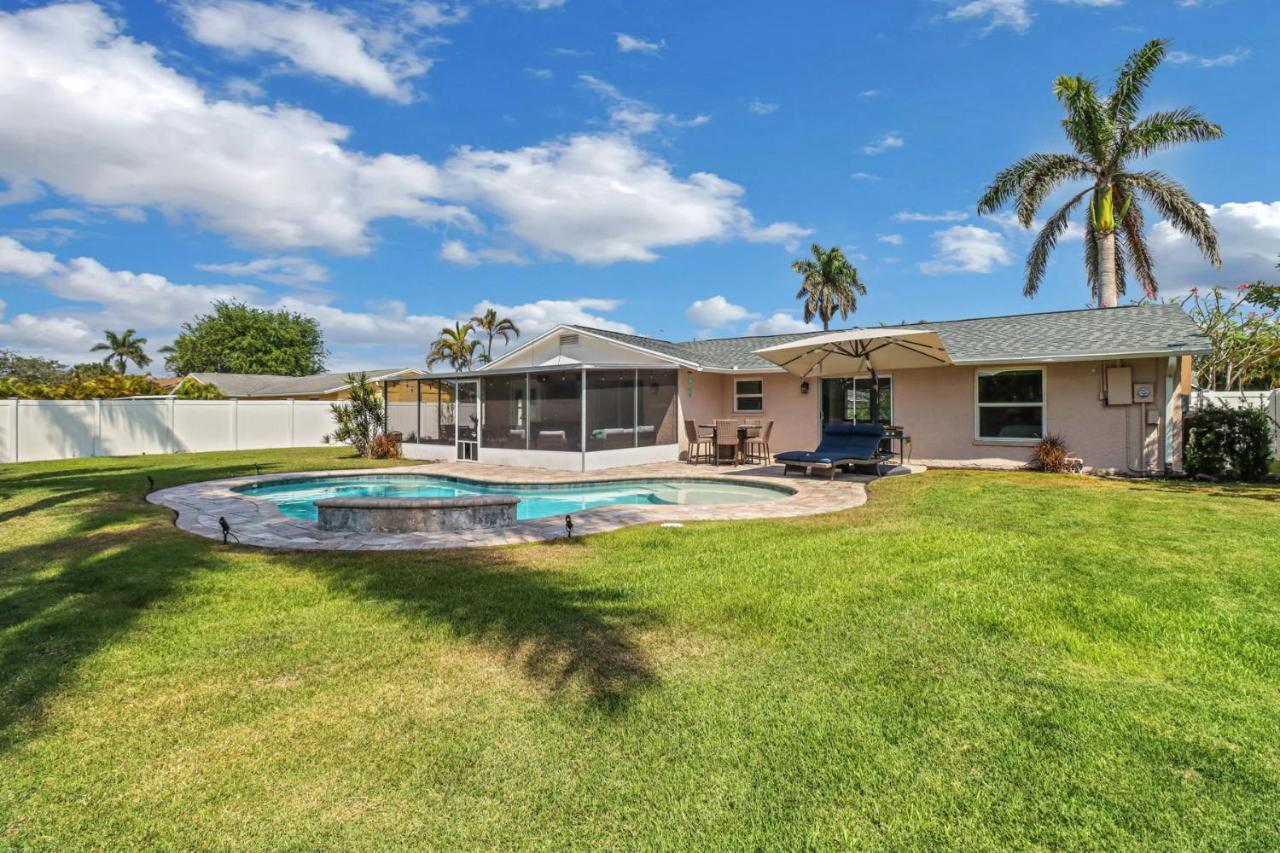 Pool Near Downtown, 5th Ave, Beaches & Pier Holiday home