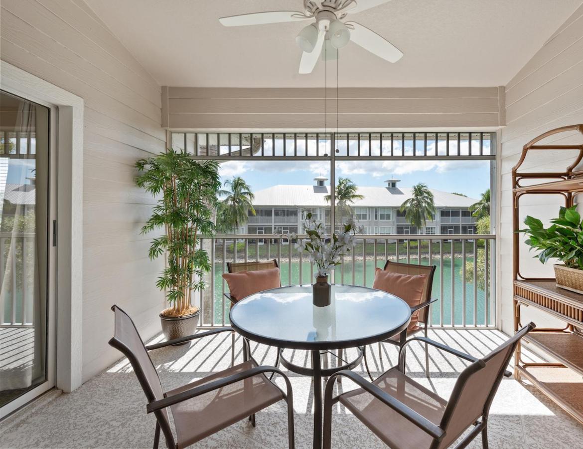 Lely Greenlinks Floor - On Golf Course, Minutes From Beaches, Downtown! Apartment