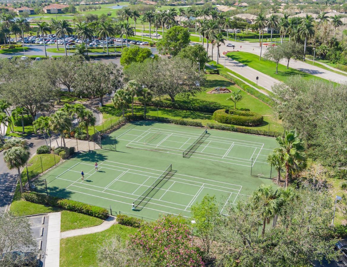 Lely Greenlinks Floor - On Golf Course, Minutes From Beaches, Downtown! *