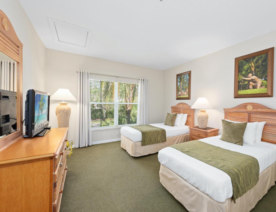 Lely Greenlinks Floor - On Golf Course, Minutes From Beaches, Downtown! Apartment