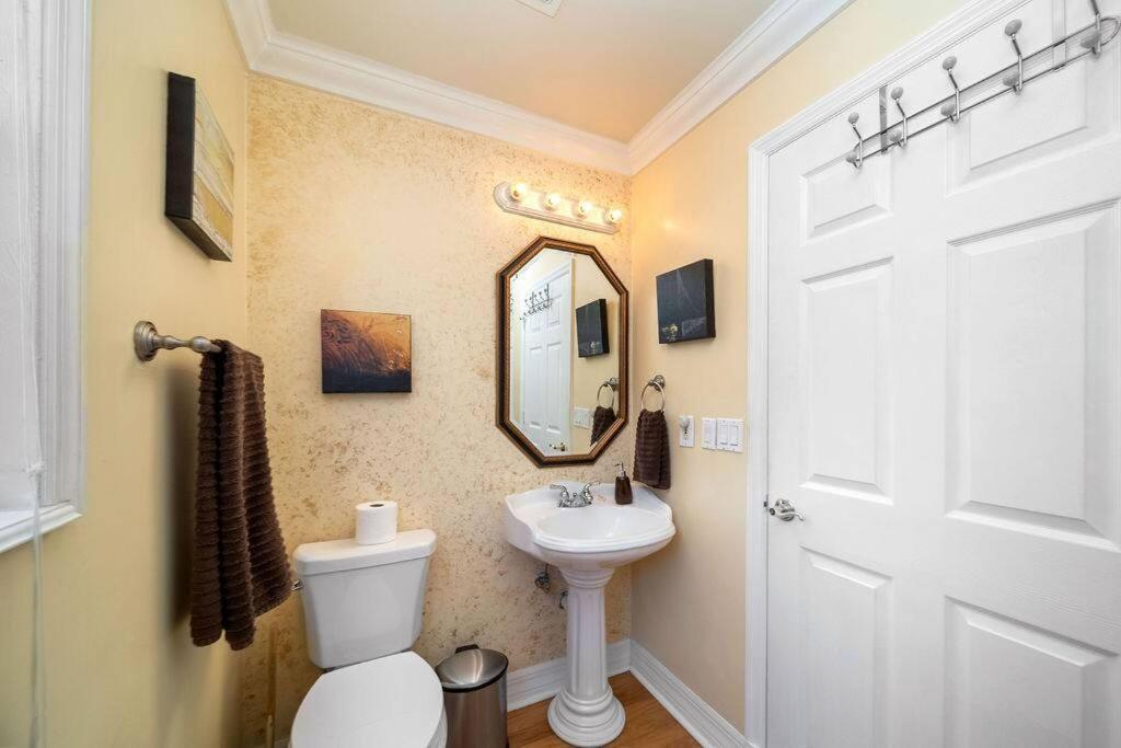 3 Bed 3 Bath Tropical Paradise Waterfront Pool House - On Canal - Direct Acces To Gulf Holiday home Naples