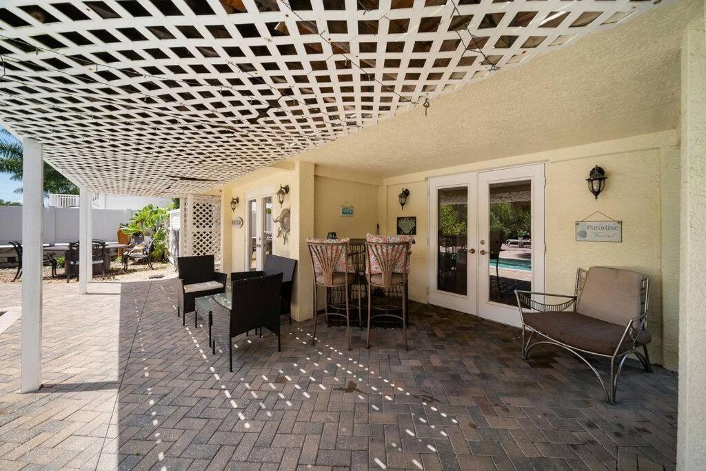 3 Bed 3 Bath Tropical Paradise Waterfront Pool House - On Canal - Direct Acces To Gulf Holiday home *