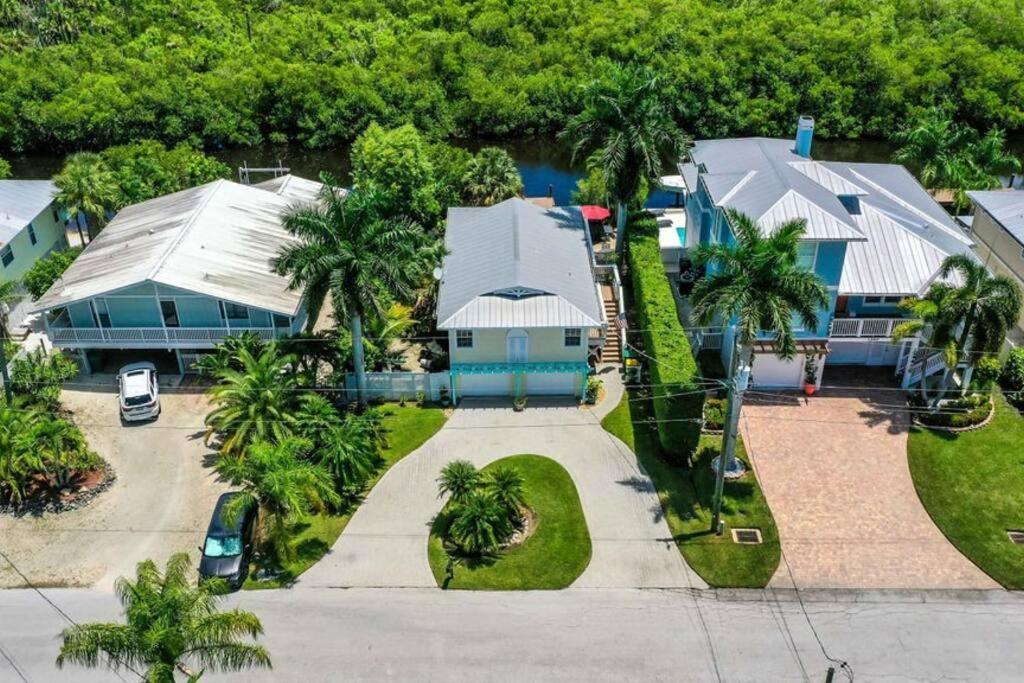 3 Bed 3 Bath Tropical Paradise Waterfront Pool House - On Canal - Direct Acces To Gulf Holiday home