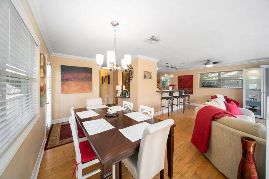 Holiday home 3 Bed 3 Bath Tropical Paradise Waterfront Pool House - On Canal - Direct Acces To Gulf