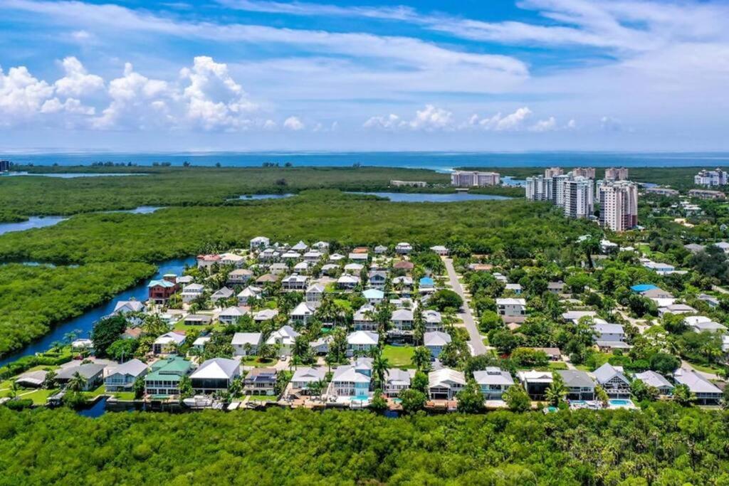 3 Bed 3 Bath Tropical Paradise Waterfront Pool House - On Canal - Direct Acces To Gulf Holiday home Naples