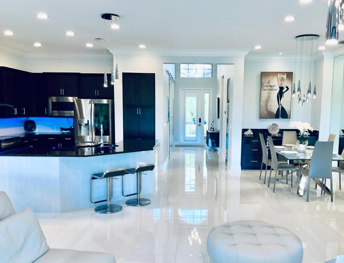 Luxury With Pool & Naples