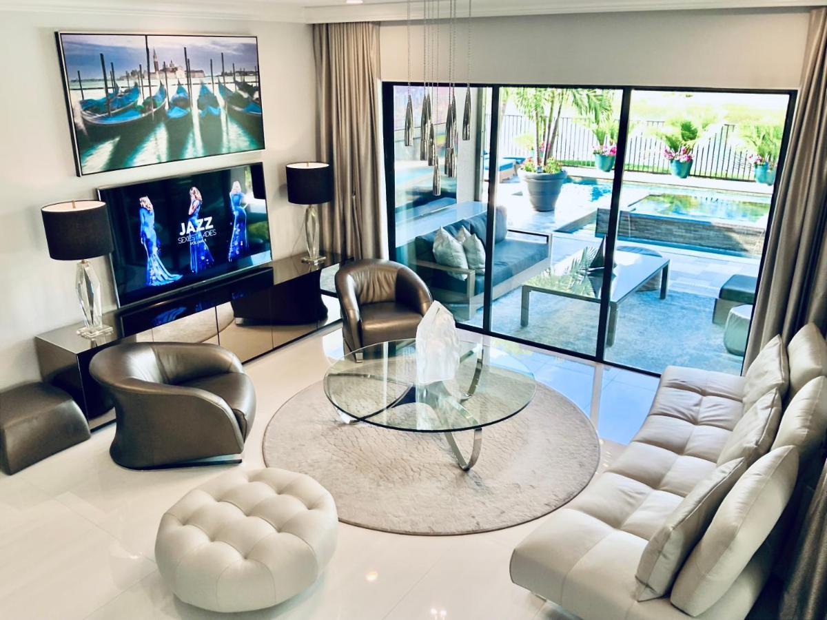 Luxury With Pool & Holiday home Naples