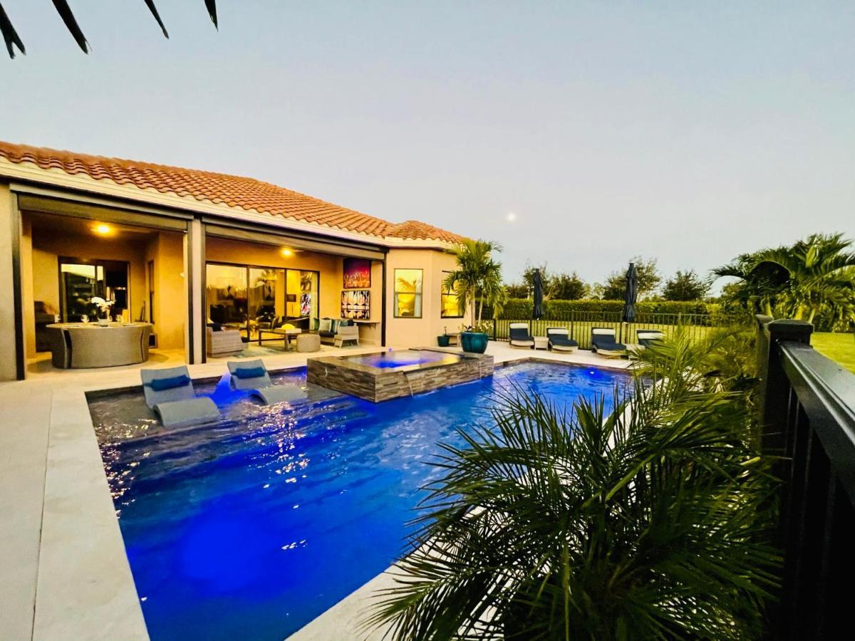 Luxury With Pool & *
