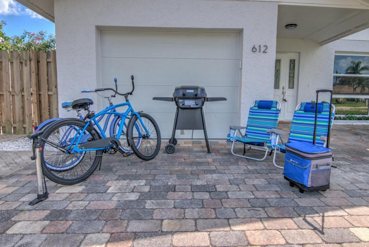 Relax Poolside & Walk Or Bike To The From Amazing Pool Home! Holiday home *