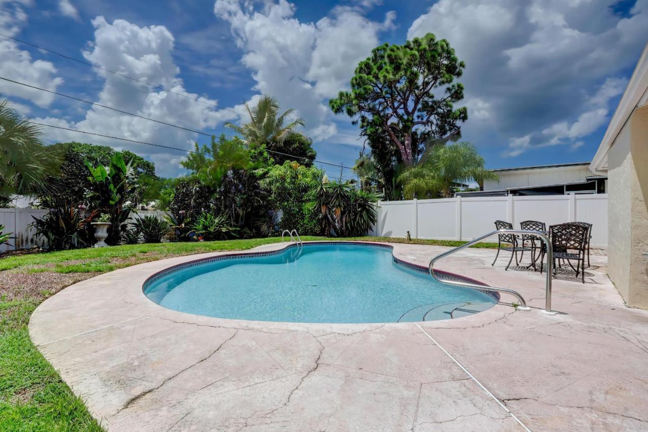 Pool Super Close To Vanderbilt Holiday home *