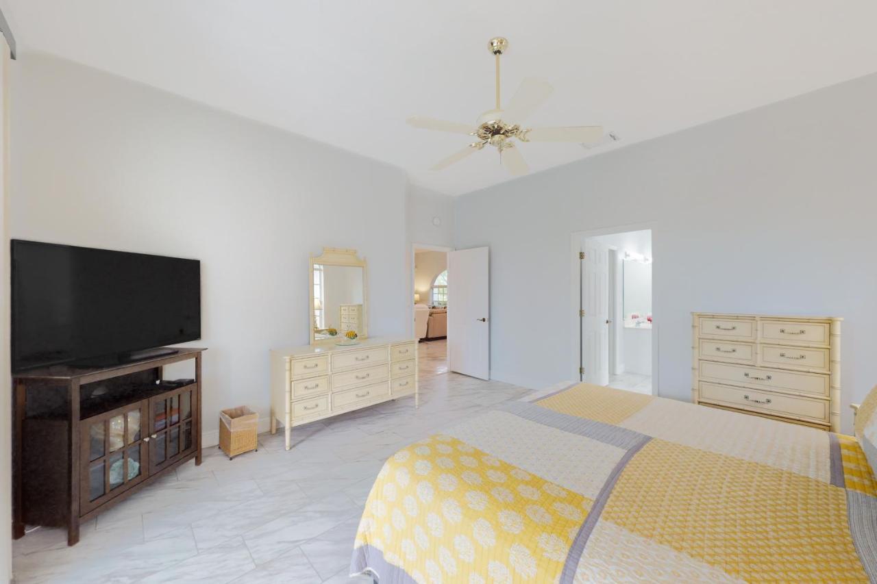 Piccadilly Place * Naples