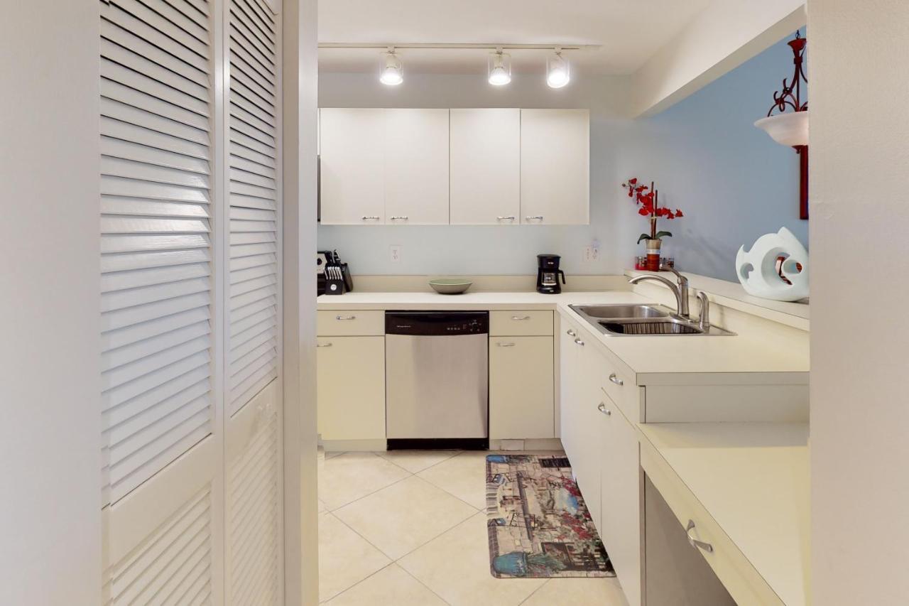 Sea-renity, Unit H-205 Naples
