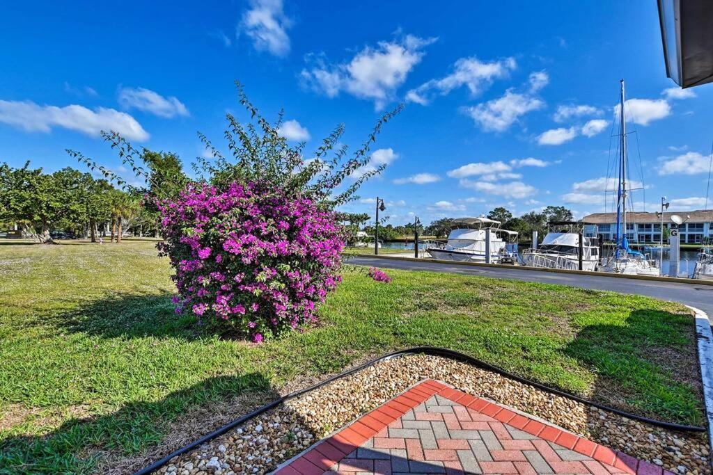 Marina Getaway On The Water! Apartment