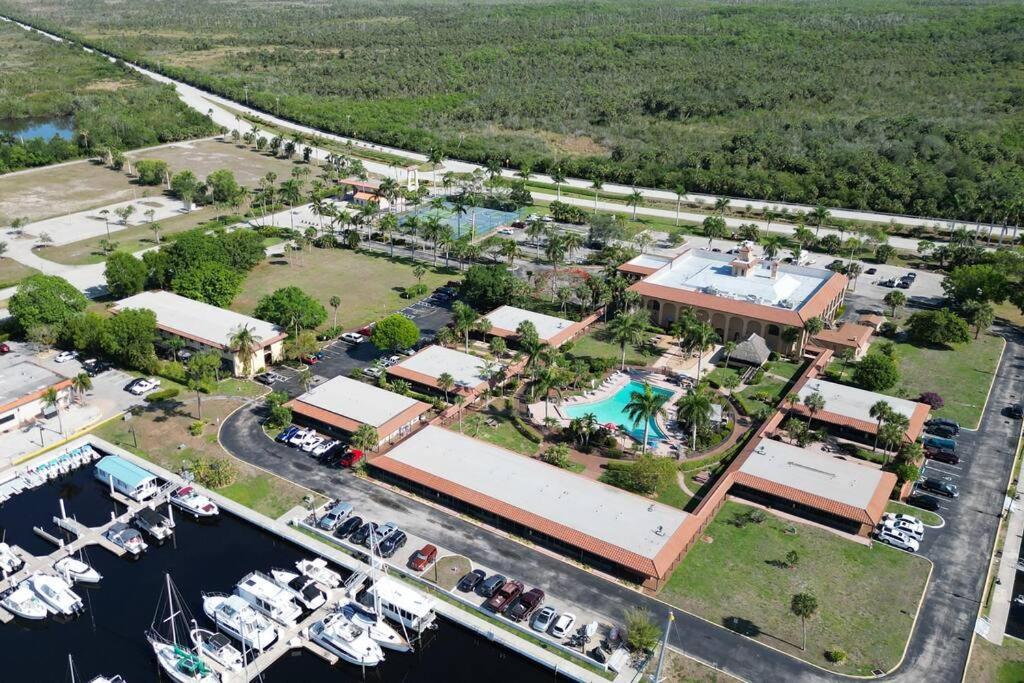 Marina Getaway On The Water! Apartment Naples