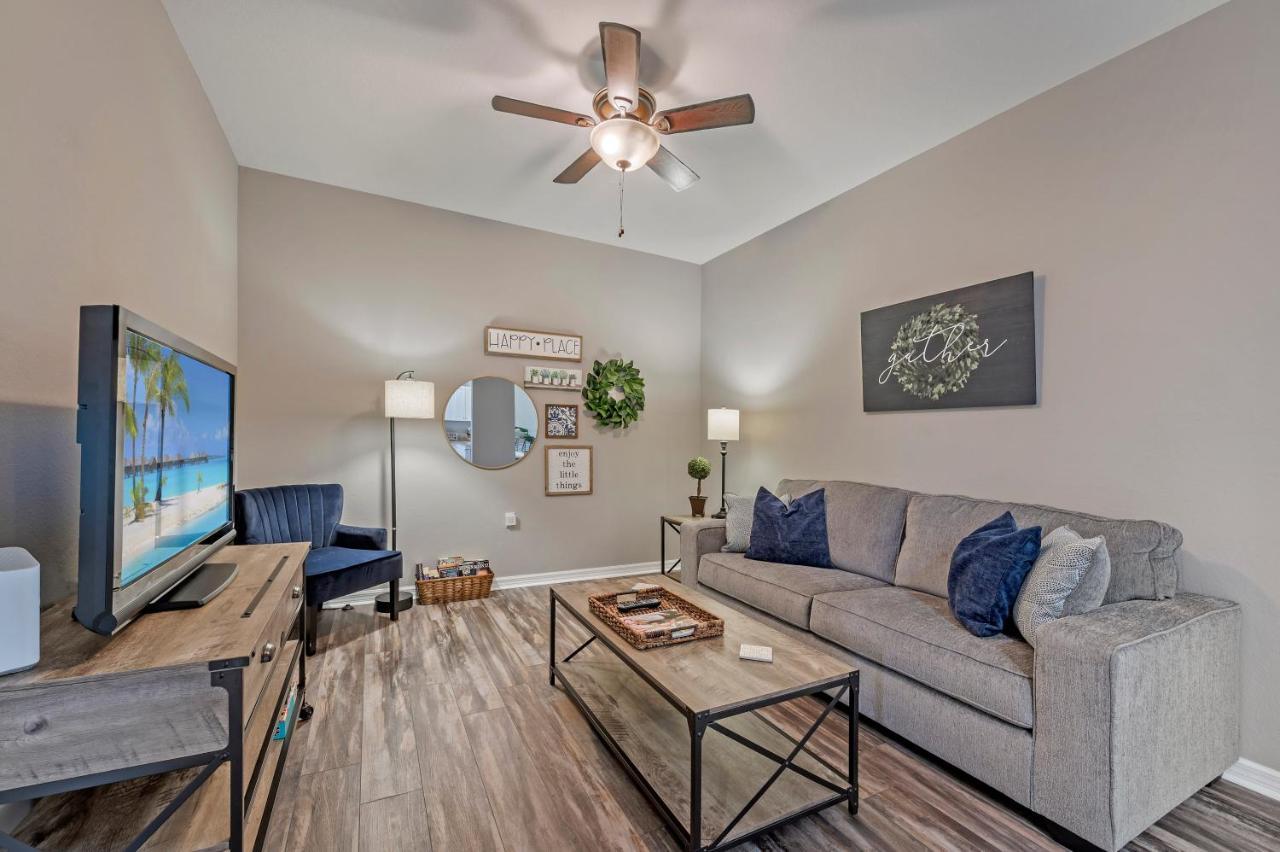 Villa Golf Condo- Pool- Lakeview- 10mi To Beaches Naples